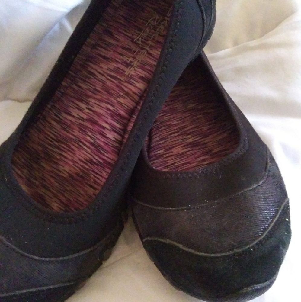 Sketchers flats memory foam size 8